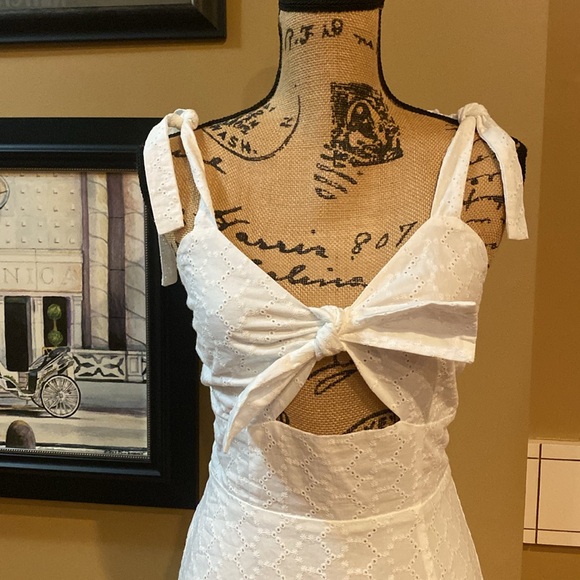 Steve Madden Eyelet Embroidery Knot Front with Tied Shoulder. NWOT - Picture 2 of 8